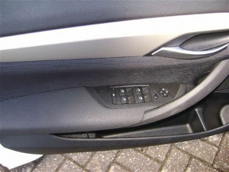 BMW X1 - Navigatie / 17inch / Private Glass - 1