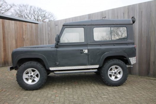 Land Rover Defender - 90 BENZINE RHD - 1