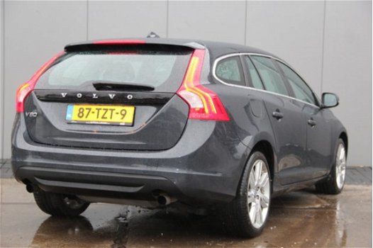 Volvo V60 - T3 Momentum | Navi | PDC | 18 inch |Nieuwe Distributieriem+set | Half Leer - 1