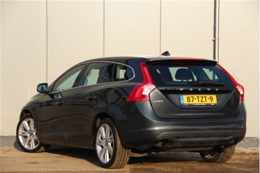 Volvo V60 - T3 Momentum | Navi | PDC | 18 inch |Nieuwe Distributieriem+set | Half Leer - 1