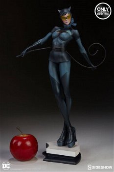 HOT DEAL Sideshow DC Comics Catwoman Statue Artgerm Lau Artist Series - 1