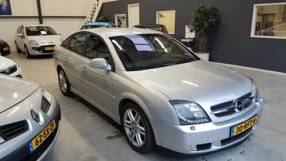 Opel Vectra GTS - 2.2-16V Business - Leer, Navi, PDC, Cruise, Xenon, LM - 1