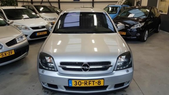 Opel Vectra GTS - 2.2-16V Business - Leer, Navi, PDC, Cruise, Xenon, LM - 1