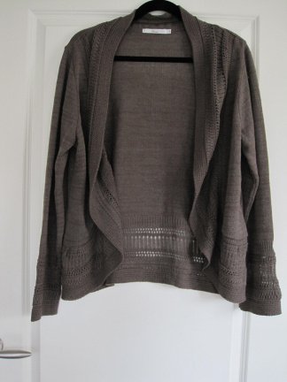 Vest maat 48 taupe kleurig met half ronde voorkant. - nr. 1