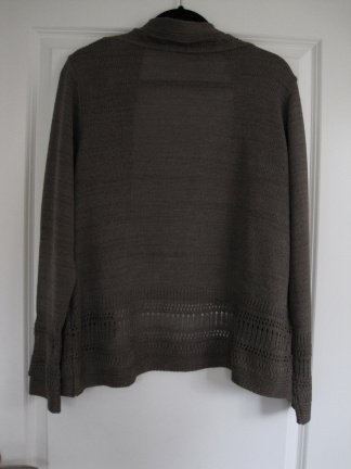 Vest maat 48 taupe kleurig met half ronde voorkant. - Afbeelding 2