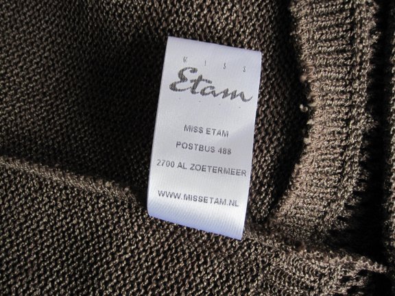 Vest maat 48 taupe kleurig met half ronde voorkant. - Afbeelding 4