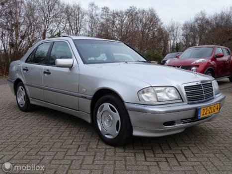 Mercedes-Benz C-klasse - 180 Classic - 1