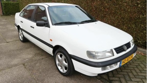 Volkswagen Passat - 1.8 CL - 1