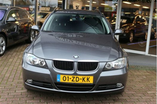 BMW 3-serie Touring - 320i High Executive Electrisch wegklapb. Trekhaak Navigatie - 1