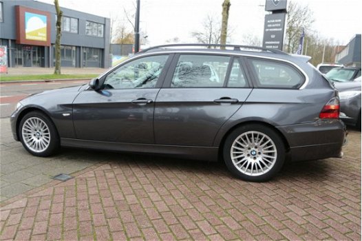 BMW 3-serie Touring - 320i High Executive Electrisch wegklapb. Trekhaak Navigatie - 1