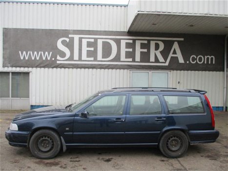 Volvo V70 - 2, 4 140 PK Automaat - 1