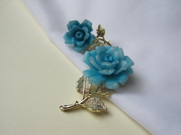 Broche goudkleurig en blauwe kunststof bloem 4.5x2.7 en3.3x2.0 cm - Afbeelding 7