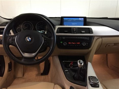 BMW 3-serie - 320i 170PK High Executive Sport LEDER-NAVI-XENON-SPORT.INT-PDC-ECC End Of Year Sale - 1
