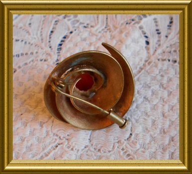 Mooie oude kleine broche met rode steen // vintage little brooch with red stone - 4