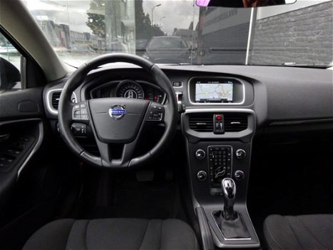 Volvo V40 Cross Country - D2 MOMENTUM | AUTOMAAT | NAVIGATIE | NIEUWSTAAT | ALL-SEASON | ALL-IN - 1