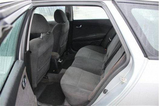 Nissan Primera Estate - 1.8 Visia airco, climate control, elektrische ramen, radio cd speler, trekha - 1