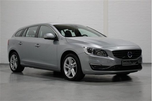 Volvo V60 - 2.4 D6 AWD Plug-In Hybrid Summum 215pk Achteruitrijcamera, PDC Achter, Cruise - 1