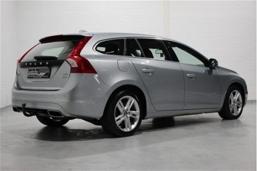 Volvo V60 - 2.4 D6 AWD Plug-In Hybrid Summum 215pk Achteruitrijcamera, PDC Achter, Cruise - 1