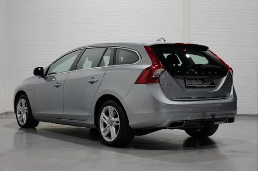 Volvo V60 - 2.4 D6 AWD Plug-In Hybrid Summum 215pk Achteruitrijcamera, PDC Achter, Cruise - 1