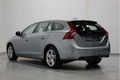 Volvo V60 - 2.4 D6 AWD Plug-In Hybrid Summum 215pk Achteruitrijcamera, PDC Achter, Cruise - 1 - Thumbnail