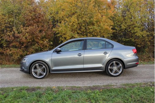 Volkswagen Jetta - 1.6 TDI Trendline BlueMotion - 1