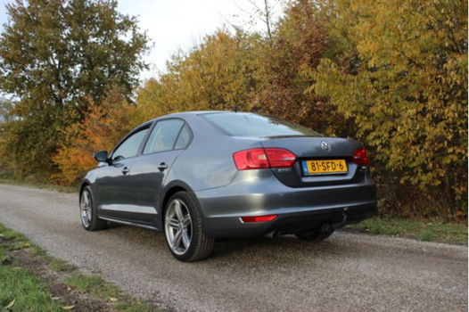 Volkswagen Jetta - 1.6 TDI Trendline BlueMotion - 1