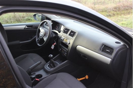 Volkswagen Jetta - 1.6 TDI Trendline BlueMotion - 1