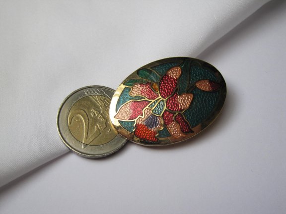 Broche goudkleurig cloisonne emaille met orchidee bloem afbeelding 4.1x3.0 cm. - Afbeelding 2
