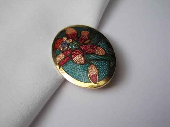 Broche goudkleurig cloisonne emaille met orchidee bloem afbeelding 4.1x3.0 cm. - Afbeelding 6