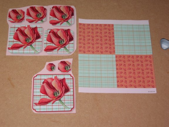 Kaart nr. 19 --- PIRAMIDE SET voor WENSKAART --- EEN RODE TULP - Afbeelding 2