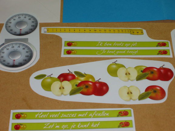 Kaart nr. 8 --- 3D SET voor WENSKAART --- WEEGSCHAAL met APPELS --- Diverse teksten - Afbeelding 3