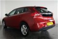 Volvo V40 - 2.0 T2 Navigatie, Cruise Conmtrol, LMV - 1 - Thumbnail