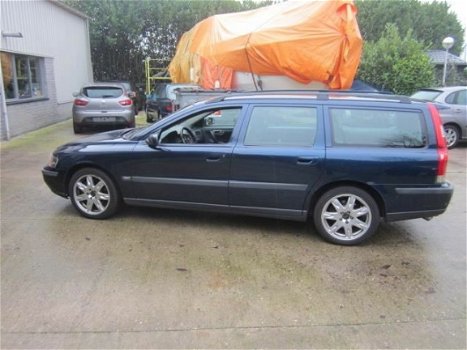 Volvo V70 - 2.5 T Titanium airco schuifdak - 1