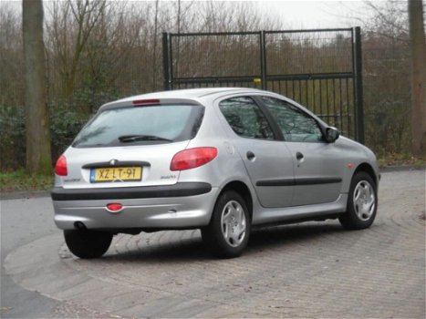 Peugeot 206 - 1.4 Gentry Nieuwe Apk/5DRS/Airco/Nette Auto - 1