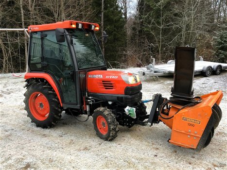 2011 Kubota STV40 tractor met sneeuwblazer en bezem - 2