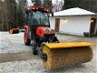 2011 Kubota STV40 tractor met sneeuwblazer en bezem - 3 - Thumbnail