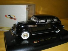 1:32 Signature 1936 Chrysler Airflow sedan zwart