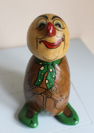 Kiezelsteen mannetje met schep - nr. 1