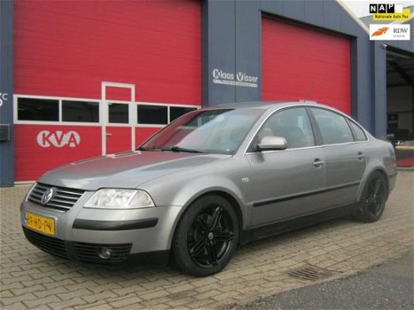 Volkswagen Passat - 2.3 V5 Comfortline - 1