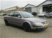 Volkswagen Passat - 2.3 V5 Comfortline - 1 - Thumbnail