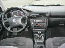 Volkswagen Passat - 2.3 V5 Comfortline