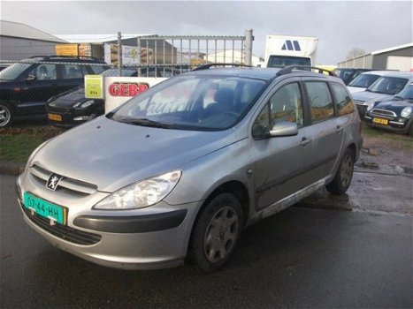 Peugeot 307 Break - 2.0 HDi XS niet zo nette auto heeft her en der een plekje en barstje in het raam - 1