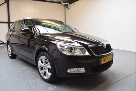 Skoda Octavia Combi - 1.2 TSI Elegance|Automaat|Navi|Xenon|NL Auto|NAP|Cruise - 1