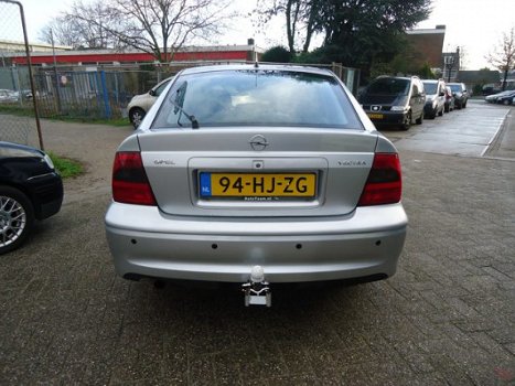 Opel Vectra - 1.6-16V Business Edition / ECC / PDC / ELEK RMN / C.VERGR.AFSTANDBEDIEND / LM VELGEN / - 1