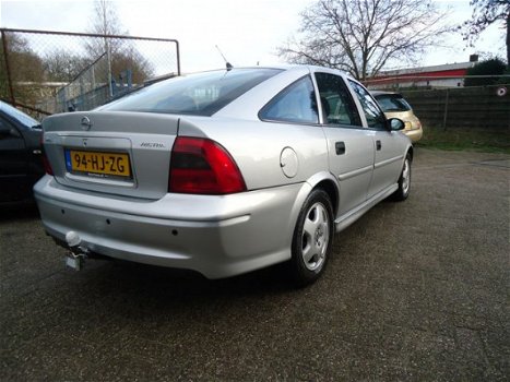 Opel Vectra - 1.6-16V Business Edition / ECC / PDC / ELEK RMN / C.VERGR.AFSTANDBEDIEND / LM VELGEN / - 1