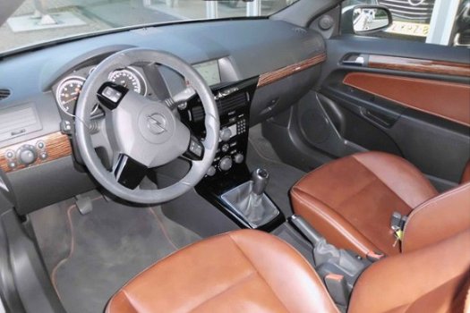 Opel Astra TwinTop - 1.8 Temptation Stalen Cabrio dak , Navi , nieuw geleverd Prijs rijklaar - 1