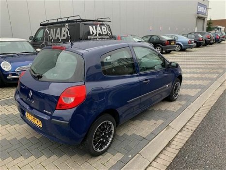 Renault Clio - 1.2-16V Authentique / nieuwe apk / NAP - 1