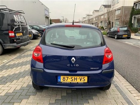 Renault Clio - 1.2-16V Authentique / nieuwe apk / NAP - 1