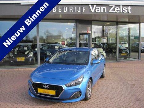 Hyundai i30 Fastback - 1.0 T-GDI First Edition*FASTBACK*MET FABRIEKSGARANTIE*AIRCO*CRUISE CONTROL* P - 1