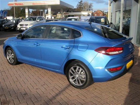 Hyundai i30 Fastback - 1.0 T-GDI First Edition*FASTBACK*MET FABRIEKSGARANTIE*AIRCO*CRUISE CONTROL* P - 1